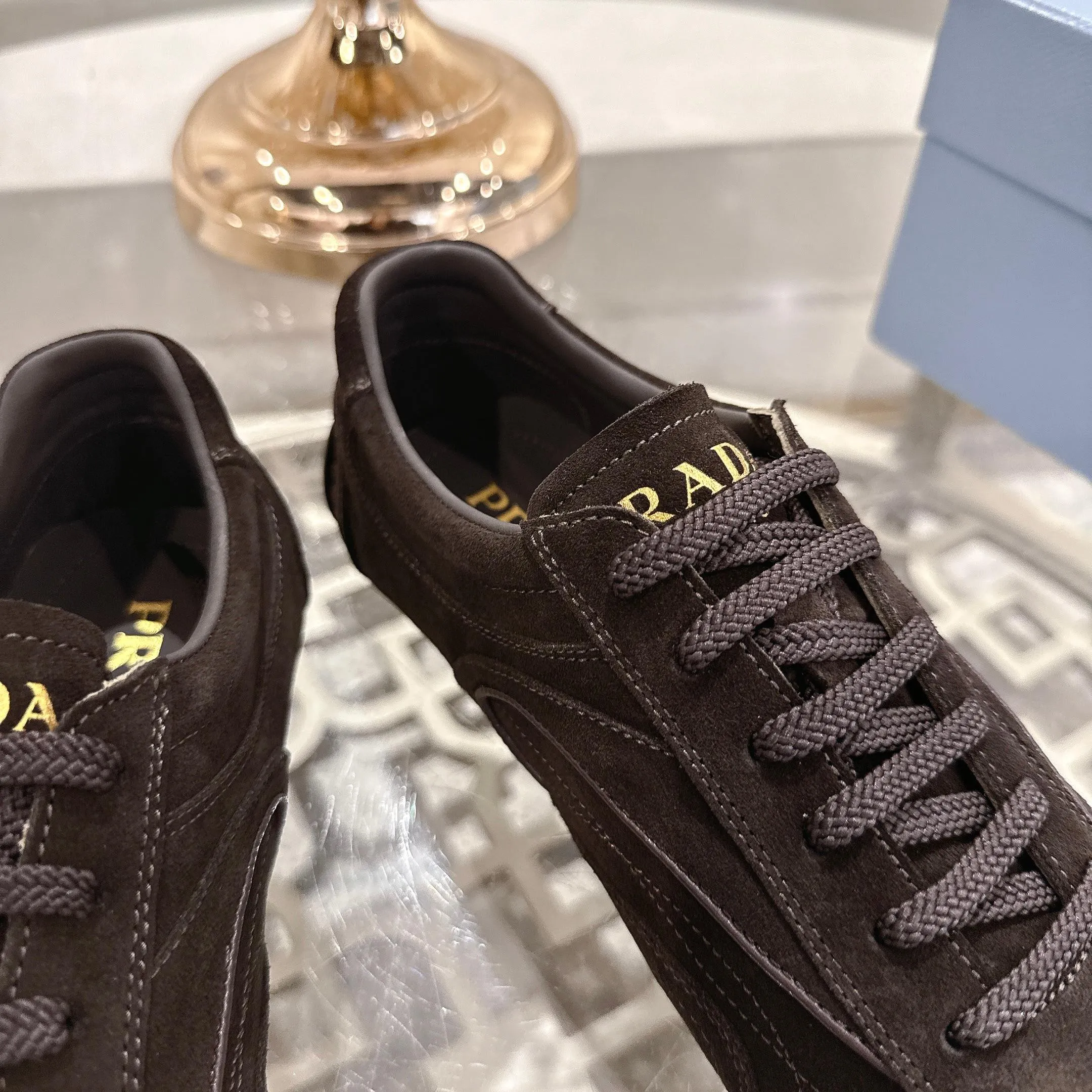 P600. PRADA for couples, casual shoes for couples, originally developed 1:1, made of high-mercerized cowhide, silk sheepskin lining, rubber outsole, comfortable and soft on the feet, size for women: 35 to 41. Male 38 to 45